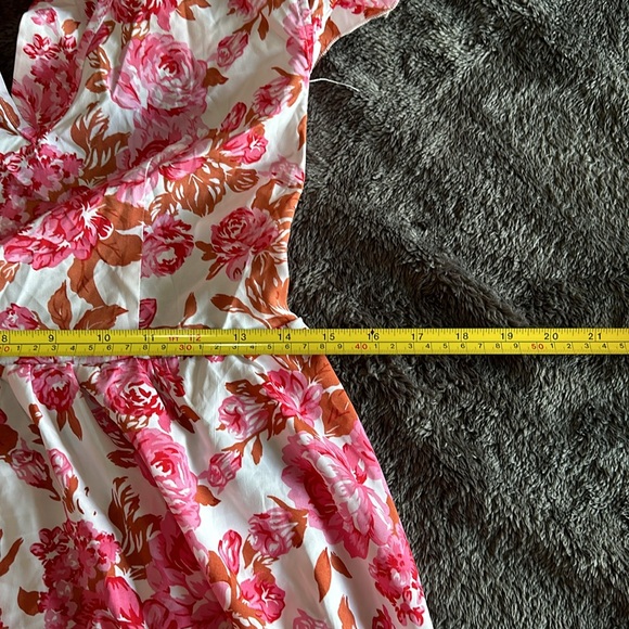 NWT dress with tie back closure and open back. Size L - Picture 5 of 5